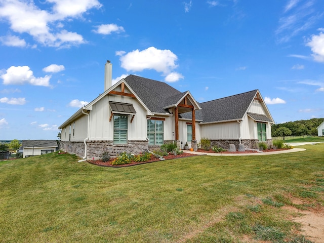 view of front of house with a front lawn