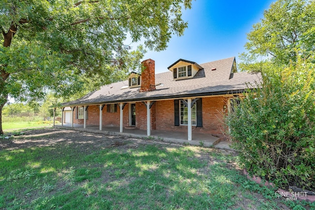 view of front facade featuring a front yard and a patio area