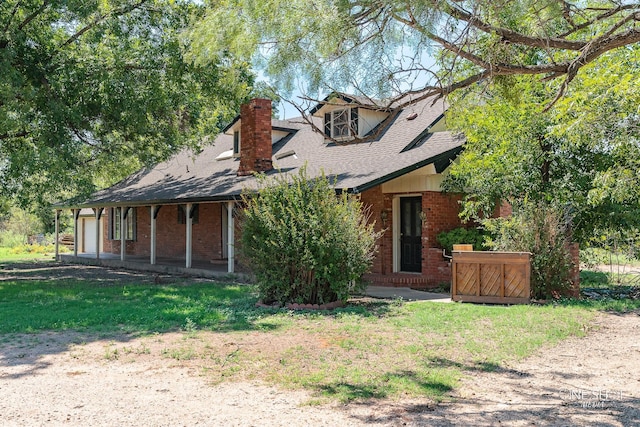 view of front of home featuring a front yard