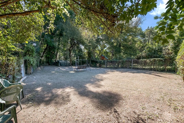 6904 Viking Dr, Waco, TX 76710 - view of yard