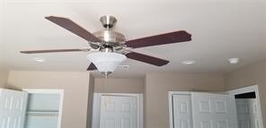 room details with ceiling fan