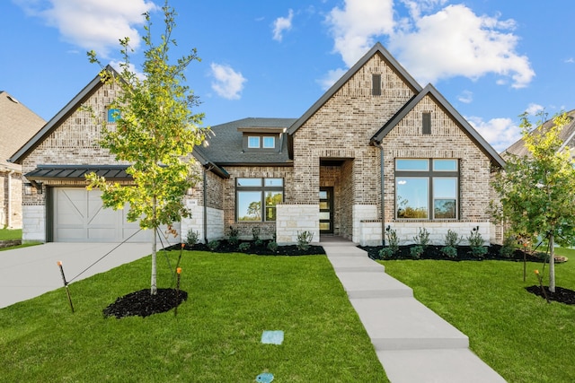 view of front of property featuring a front yard and a garage