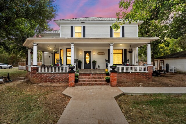 view of front of house featuring a porch