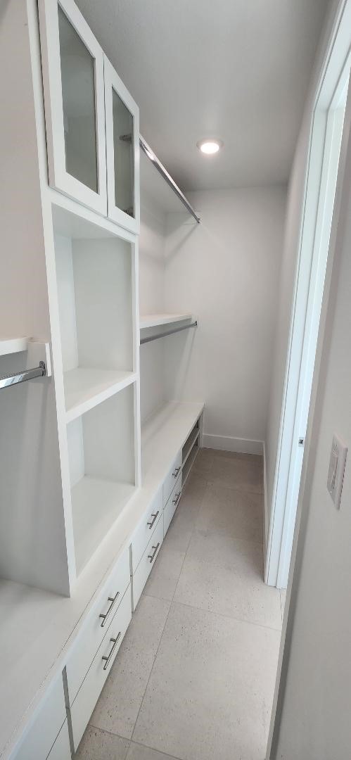 3338 Sylvan Ave, Dallas, TX 75212 - view of walk in closet