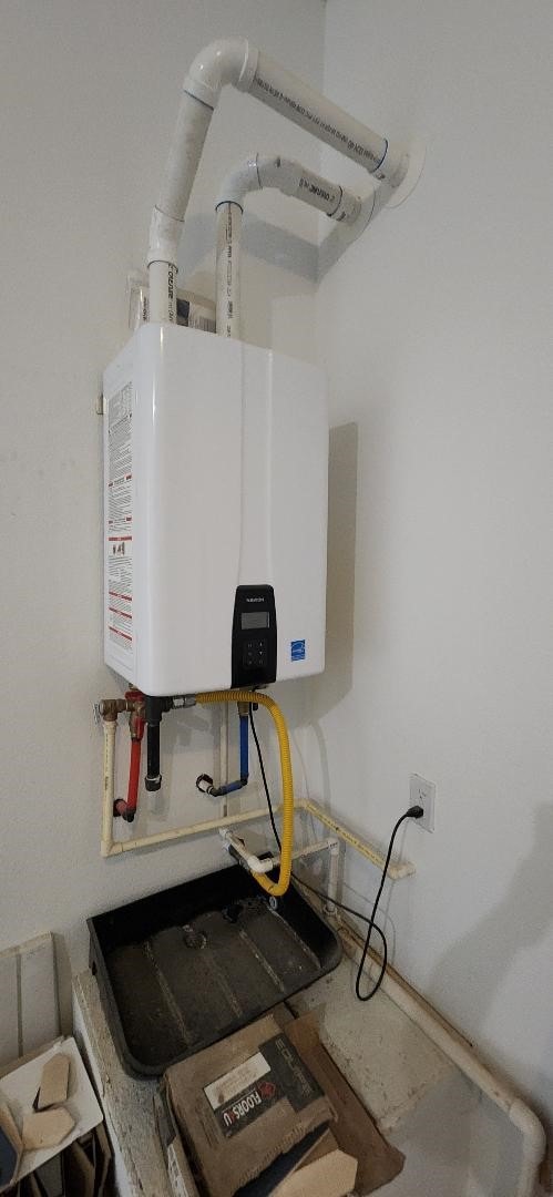 3338 Sylvan Ave, Dallas, TX 75212 - detailed view of water heater