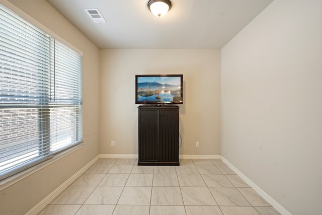 unfurnished room featuring light tile patterned floors