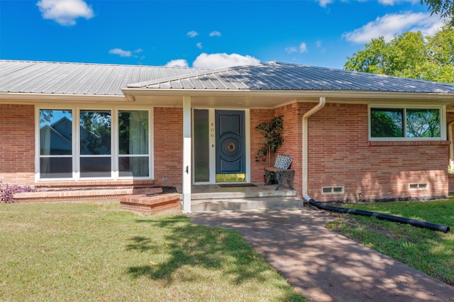 view of front of home with a front lawn