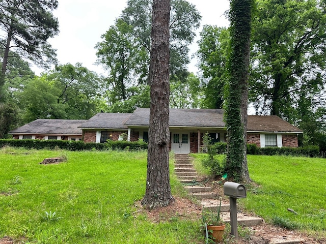 single story home featuring a front yard