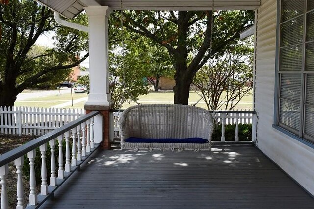 view of front of home featuring a porch