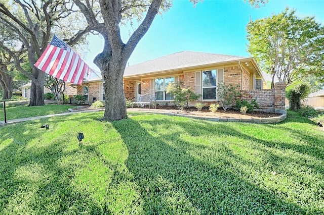 single story home with a front yard