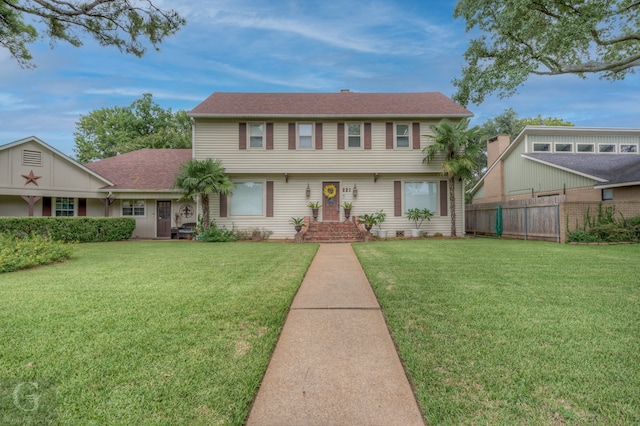 view of front facade with a front yard