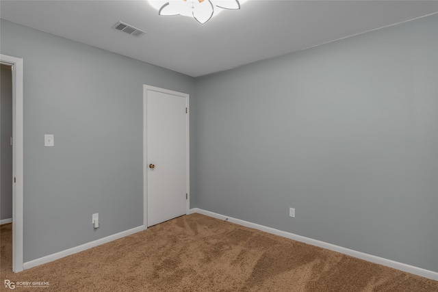 unfurnished room featuring carpet floors