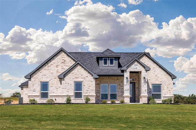 view of front of property featuring a front yard and cooling unit