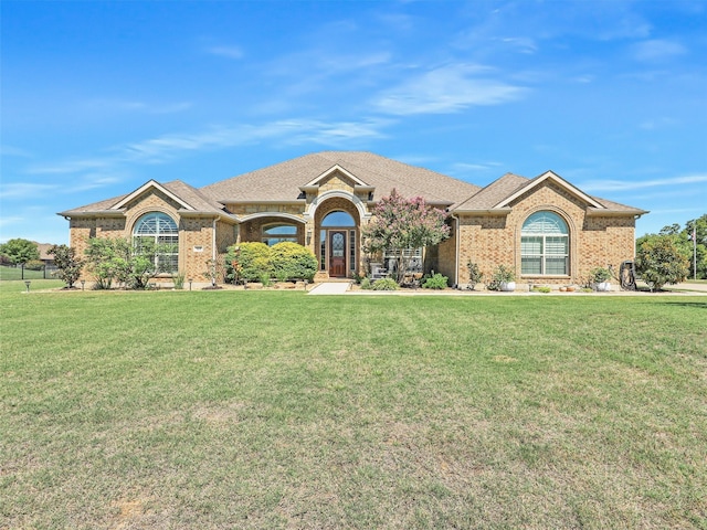 view of front facade with a front lawn