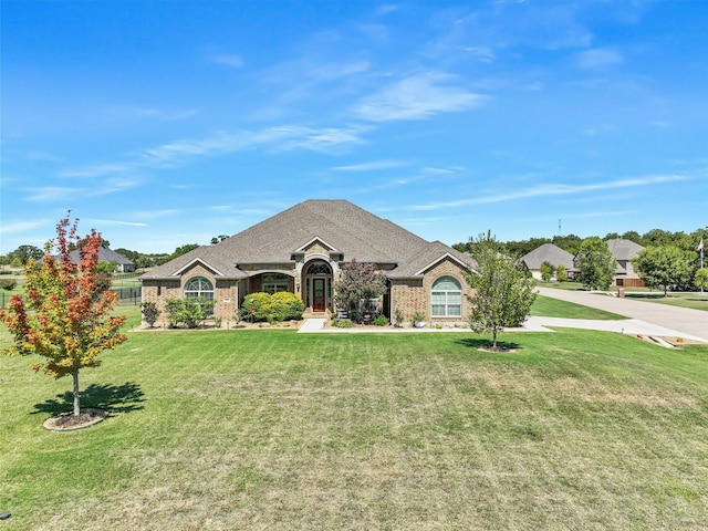 view of front facade featuring a front lawn