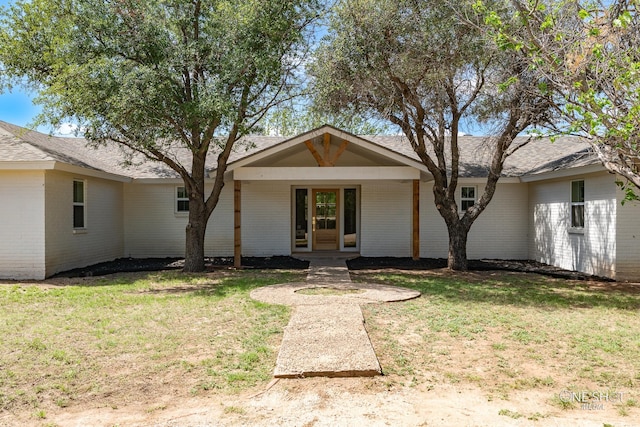 ranch-style home with a front lawn