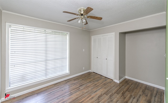 unfurnished bedroom featuring ornamental molding, dark hardwood / wood-style floors, ceiling fan, and a closet