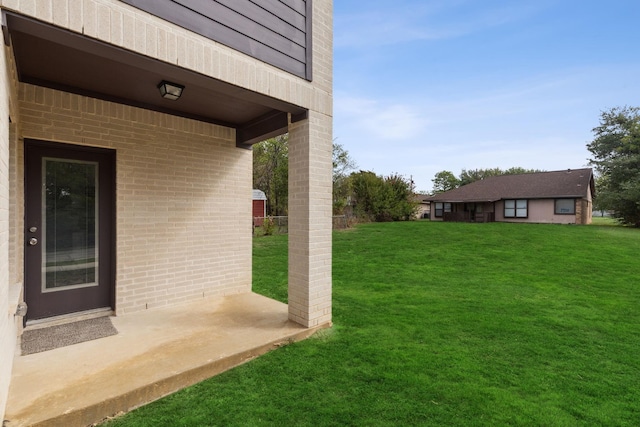 view of yard featuring a patio area