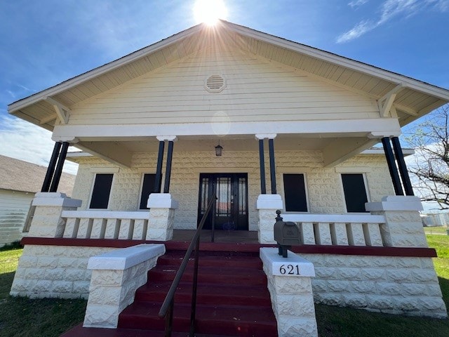 view of front facade featuring covered porch