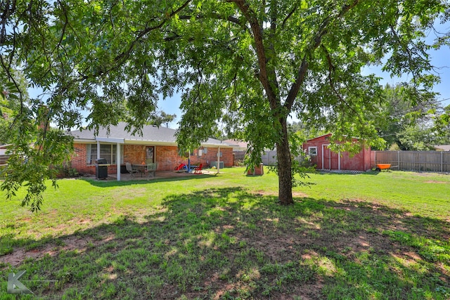 view of yard featuring a patio