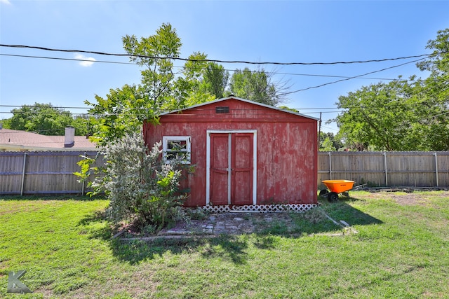 view of outdoor structure featuring a yard