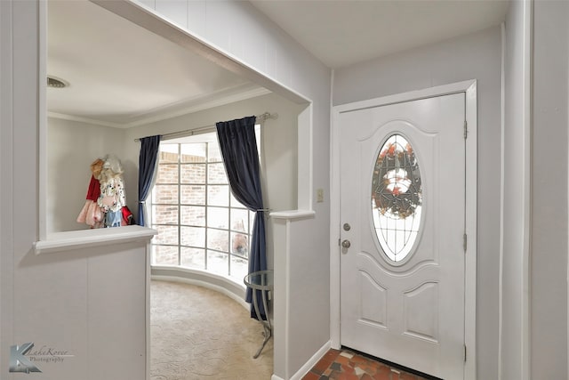 entryway featuring carpet flooring and crown molding