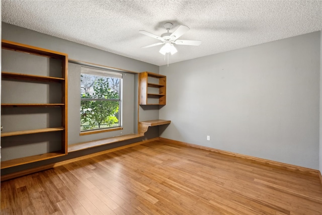 unfurnished bedroom featuring a textured ceiling, light hardwood / wood-style floors, and ceiling fan