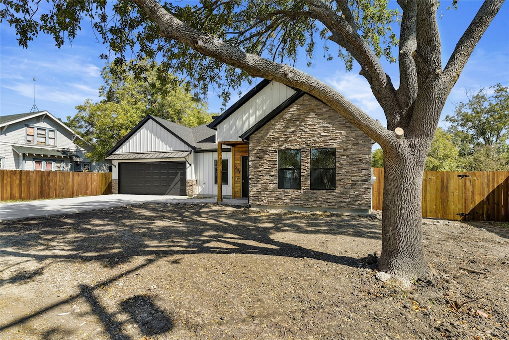 view of front of house featuring a garage