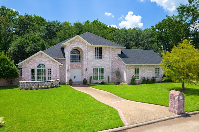 view of front of home with a front lawn