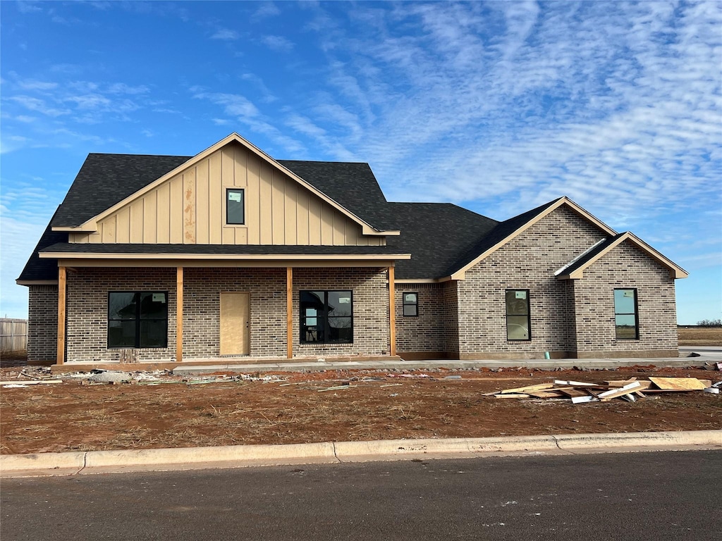 view of front of home featuring covered porch