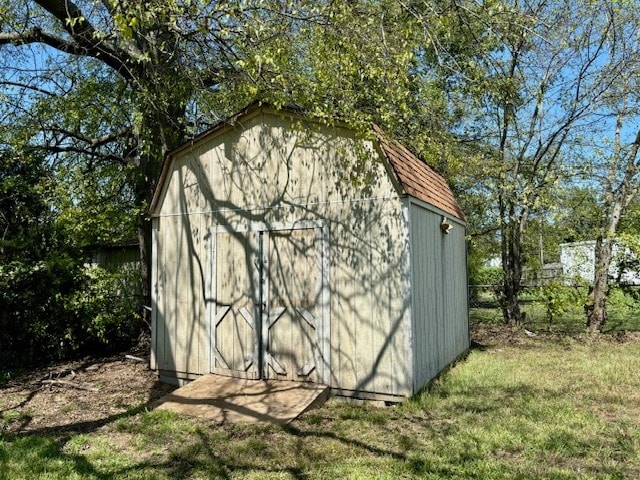 view of outbuilding