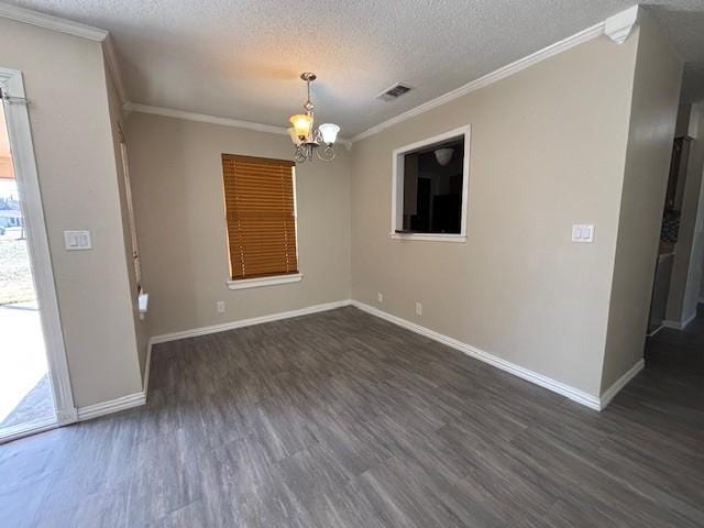 unfurnished room with a textured ceiling, dark wood-style flooring, visible vents, an inviting chandelier, and crown molding