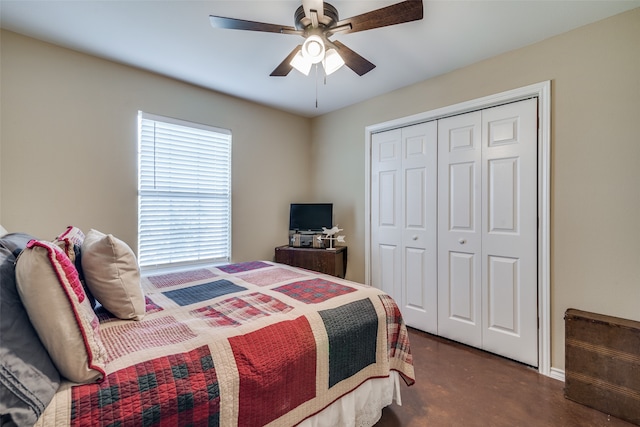 bedroom featuring ceiling fan and a closet