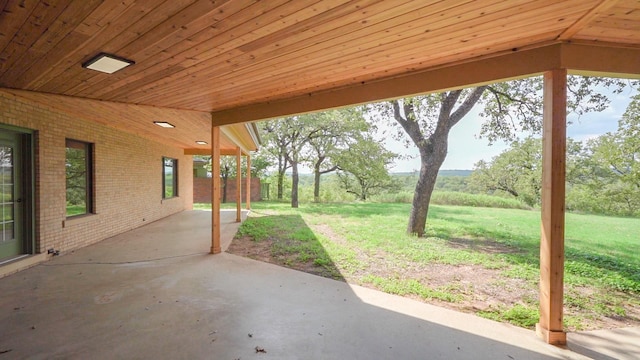 view of yard featuring a patio