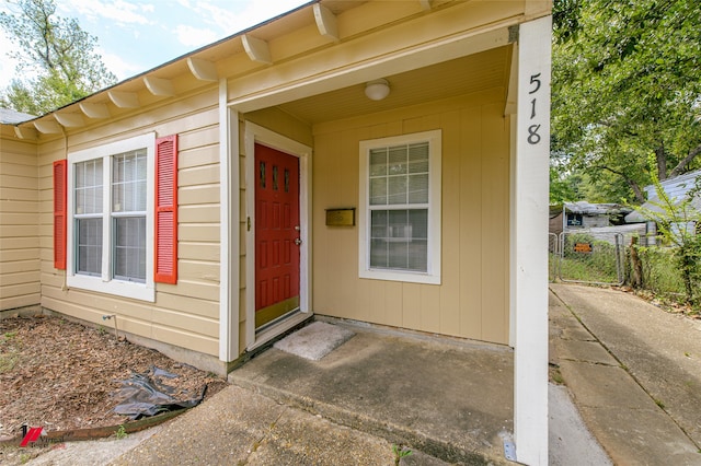 property entrance featuring a patio area