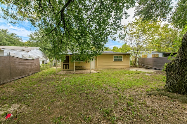 view of yard with a patio