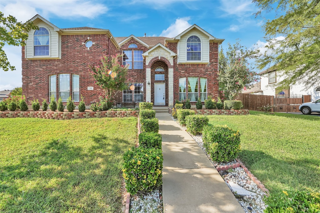 view of front of home featuring a front yard