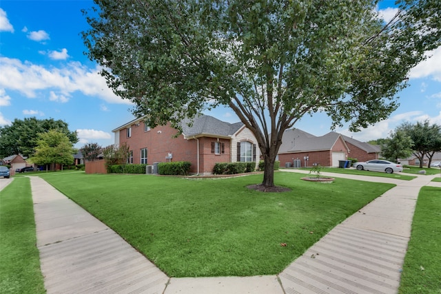 view of front of property featuring a front yard