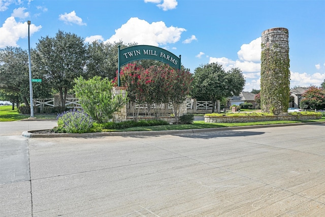 view of community / neighborhood sign