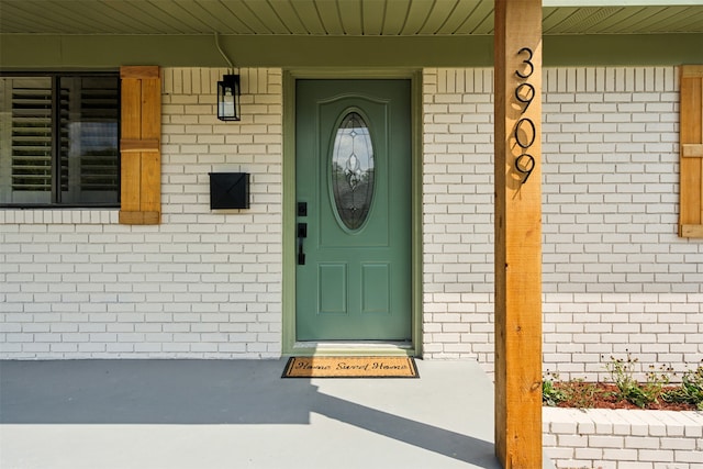 property entrance featuring covered porch