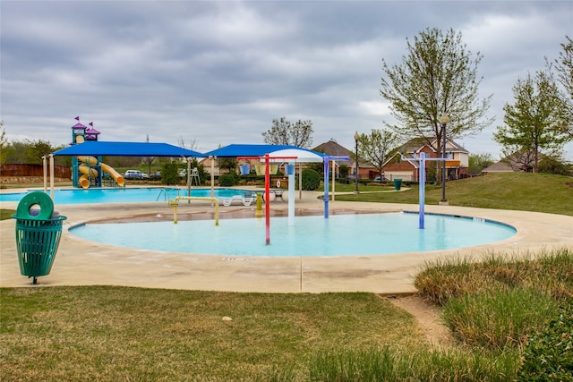 view of swimming pool featuring a lawn