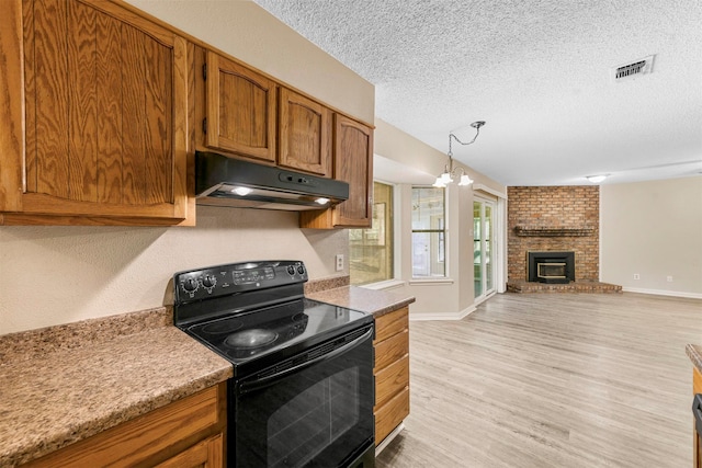 kitchen with hanging light fixtures, light wood-type flooring, a textured ceiling, an inviting chandelier, and black electric range oven