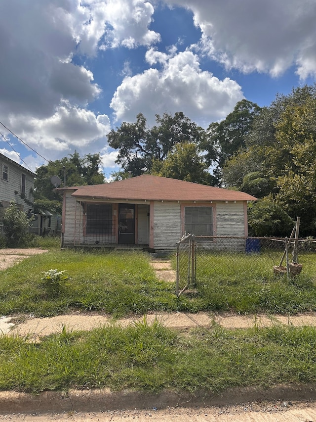 view of front of property