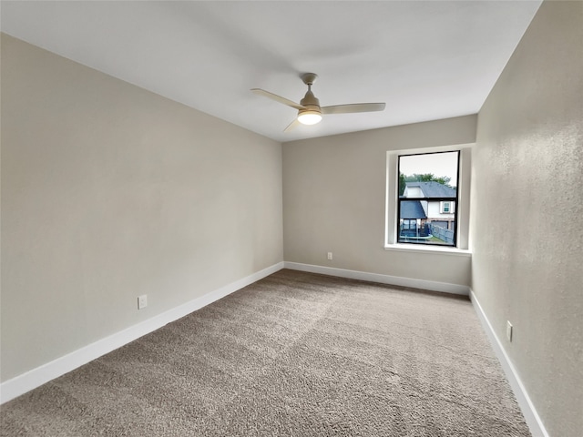 unfurnished room with carpet and ceiling fan