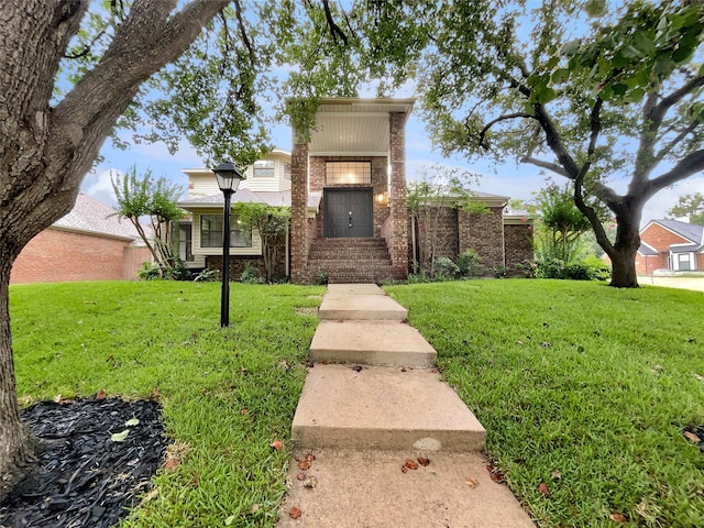 view of front of home featuring a front lawn