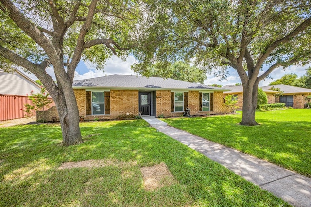 single story home with a front yard