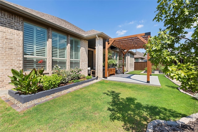 view of yard featuring a patio