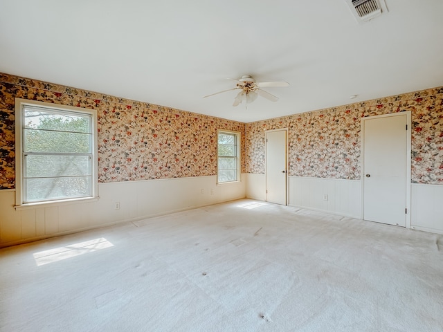 unfurnished room with light carpet and ceiling fan