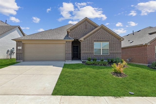 view of front facade featuring a front yard and a garage