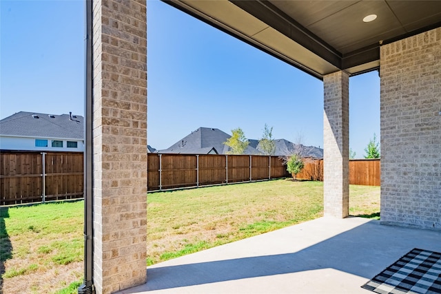 view of yard featuring a patio area